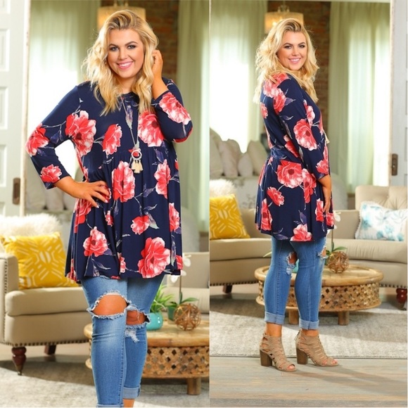 ✨LAST ONE✨PLUS Navy Floral 3/4 Sleeve Tunic - Picture 2 of 5